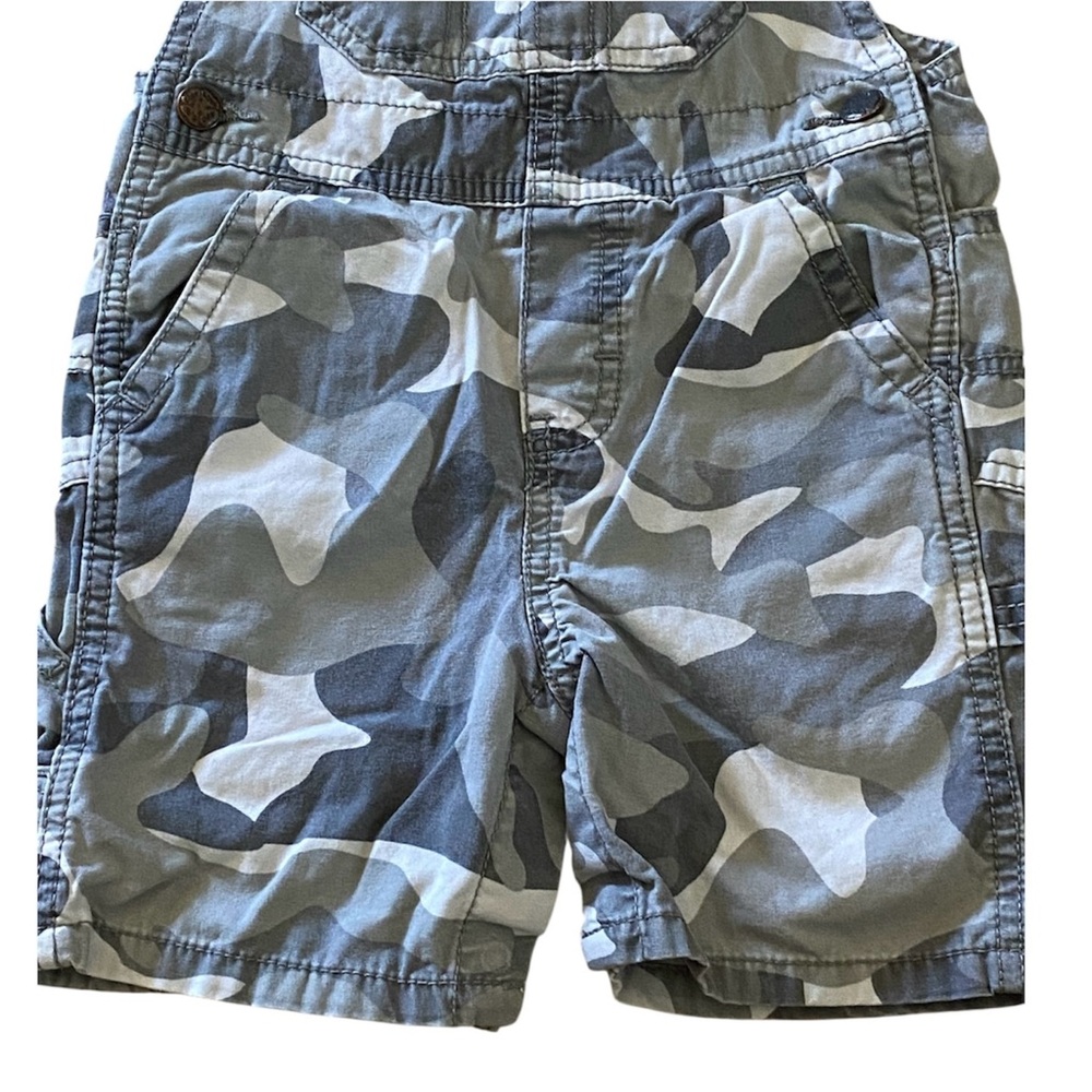 Oshkosh B’Gosh Gray Camo Shorts Overalls Size 24 Months Outdoor Casual - Picture 3 of 6